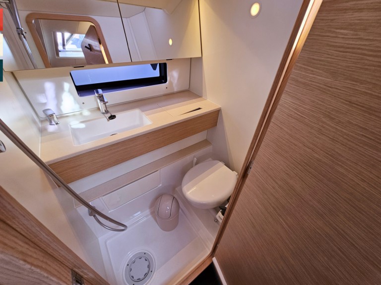 Sailboat for rent Rogoznica at the best price