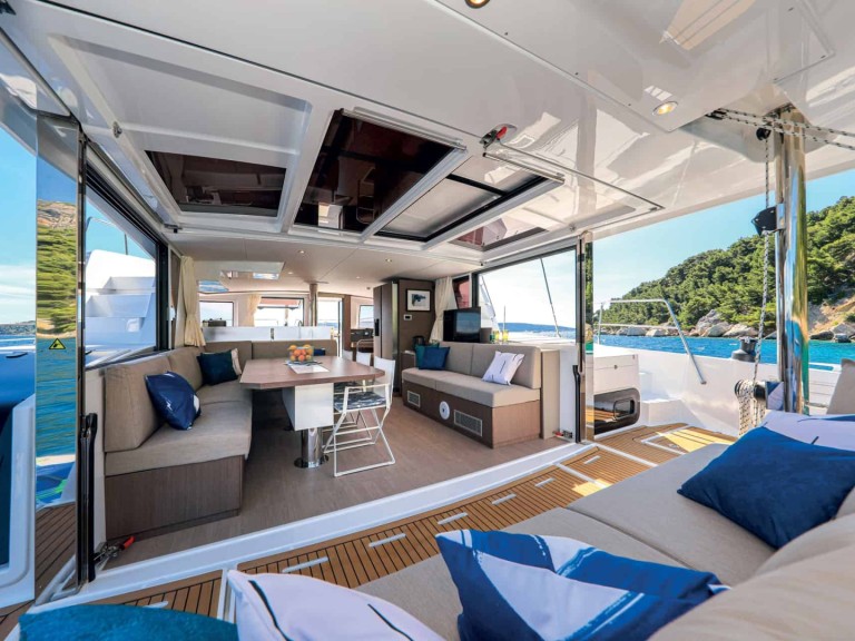 Rent a BALI 4.6 NUMERO 2 BALI 4.6 NUMERO 2 Le Marin