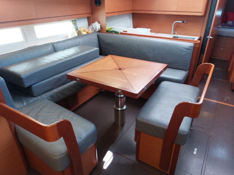 Sailboat for rent Ajaccio at the best price