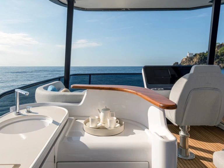 Luxury Yacht rental with or without captain Azimut Podstrana