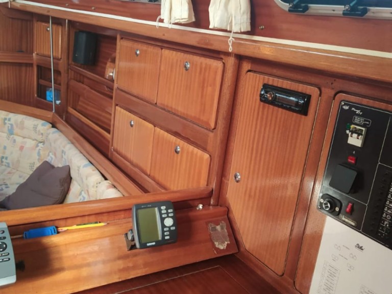 Bavaria Bavaria 42 charter bareboat or captained in  Nikiána