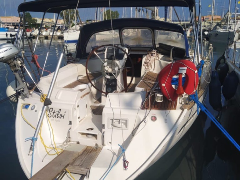 Yacht charter Lefkáda cheap Bavaria 42