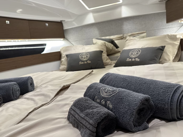 Yacht charter Umag cheap Merry Fisher 895 Offshore