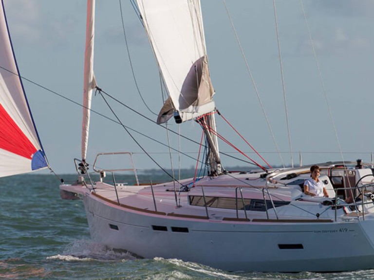 Jeanneau Sun Odyssey 419 in Alimos on SamBoat