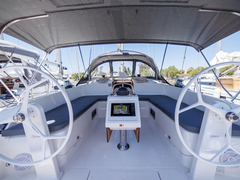 Sailboat for rent Alimos at the best price