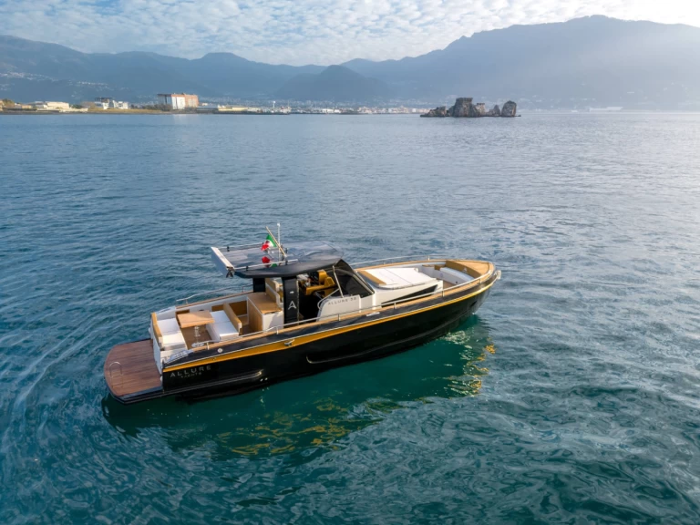 Motorboat rental with or without captain ITALUYRE Positano