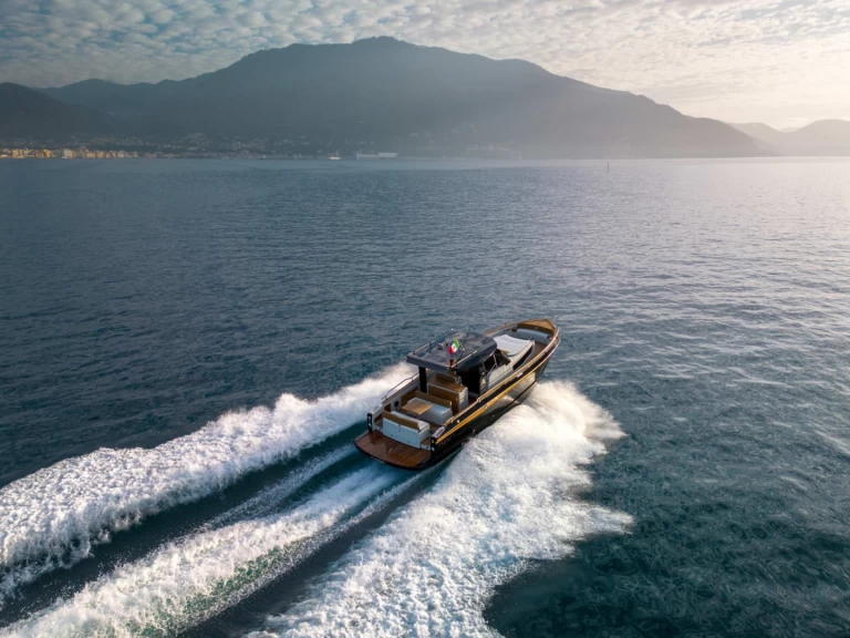 Bareboat Rental Motorboat ITALUYRE with a boat licence
