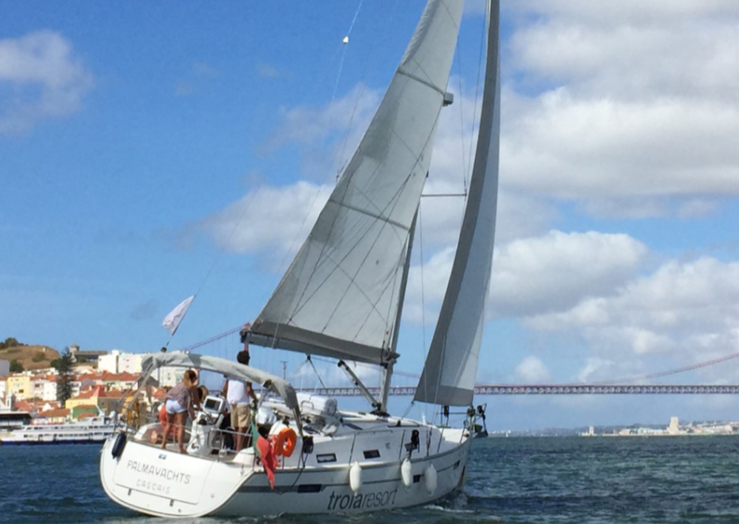Rent a Sailboat Bavaria 36 Cruiser in Lizbona | SamBoat