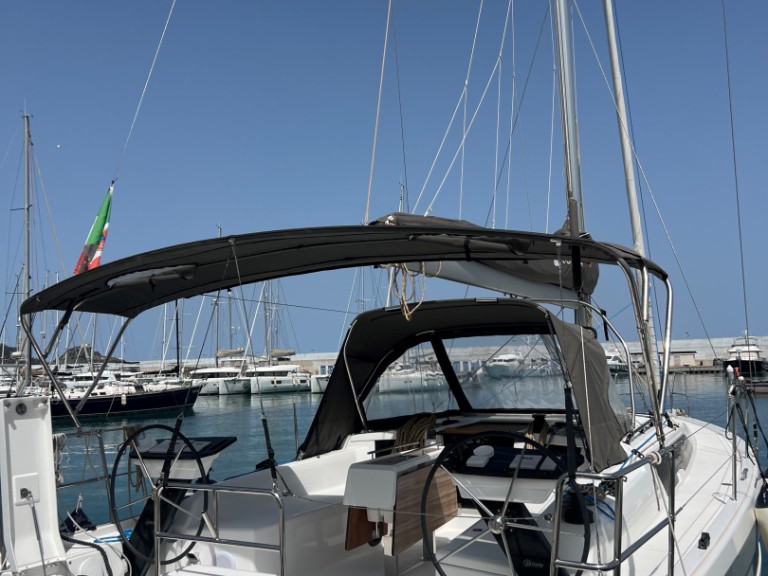 Rent a Dufour Dufour 37 Capo d'Orlando