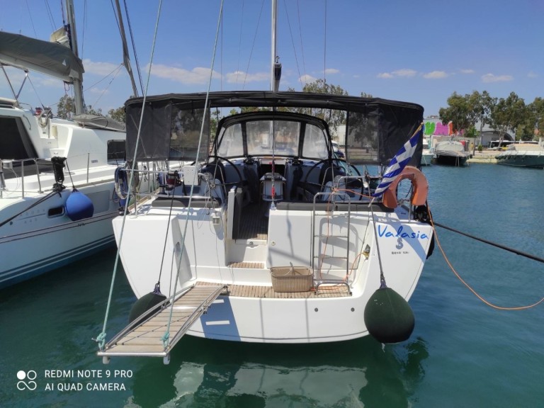 Bénéteau Oceanis 54 charter bareboat or captained in  Eleusis