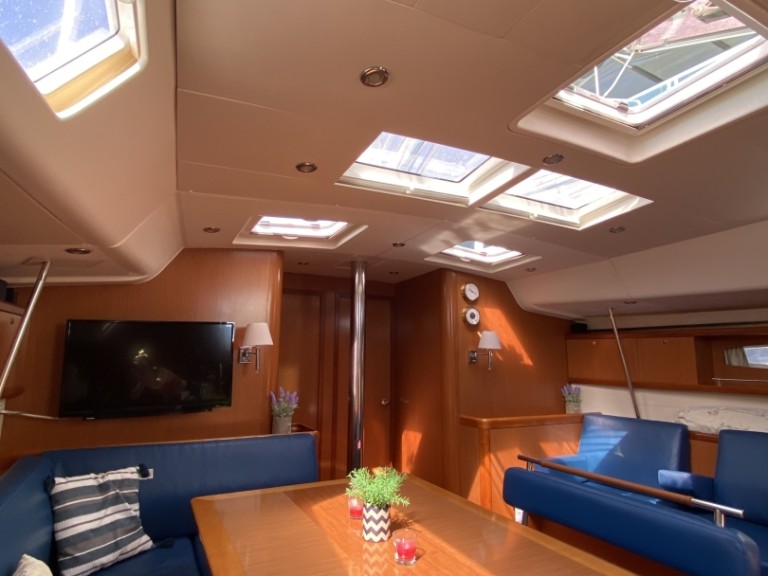 Rent a Bénéteau Oceanis 54 Eleusis