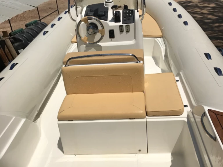 Boat rental Capelli Tempest 625 in Fréjus on Samboat