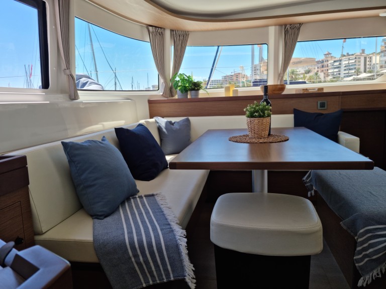 Lagoon Lagoon 46 in Palma de Mallorca on SamBoat
