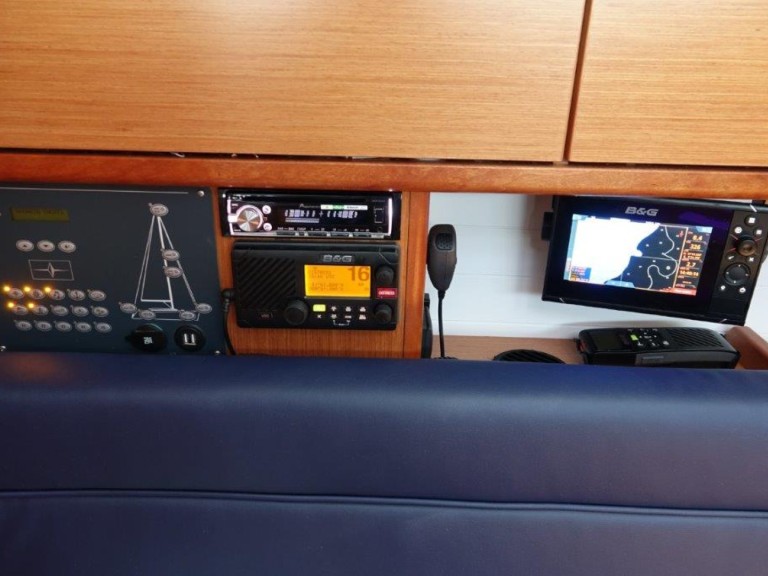 Bavaria Cruiser 34 in Olbia on SamBoat