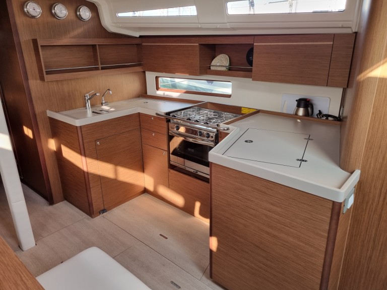 Rent a Bénéteau Oceanis 40.1 Olbia