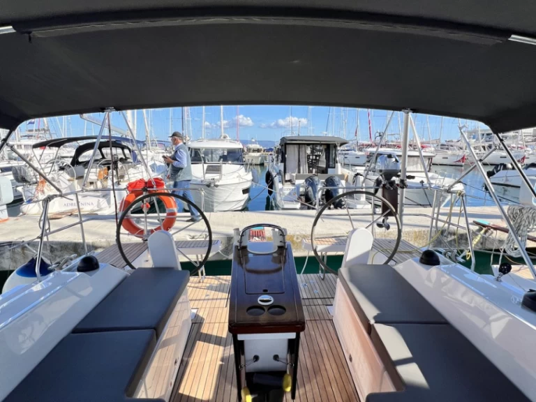 Rent a Bavaria Bavaria C38 Split