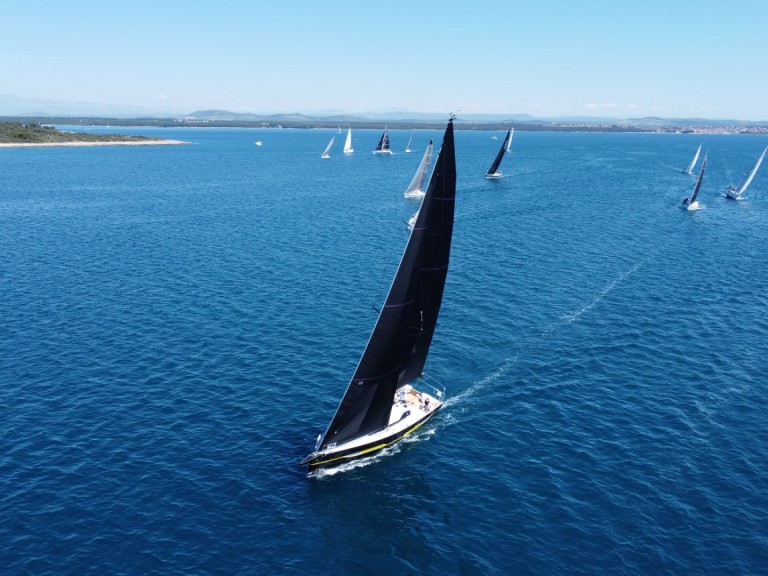 Sailboat rental in Pirovac - Elan Elan E6