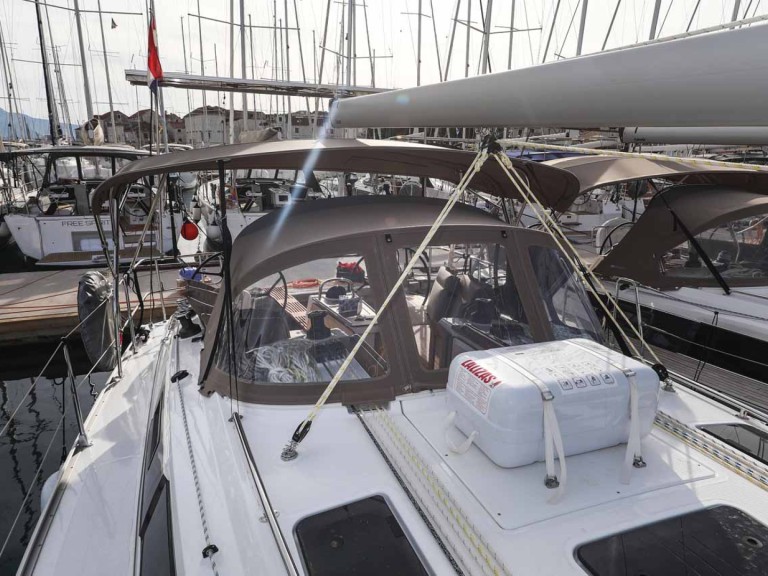 Sailboat rental in Trogir - Bavaria Bavaria Cruiser 37 Style