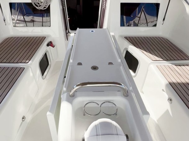 Yacht charter Palma de Mallorca cheap Sun Odyssey 410