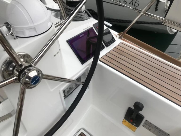 Sailboat for rent Santa Cruz de Tenerife at the best price