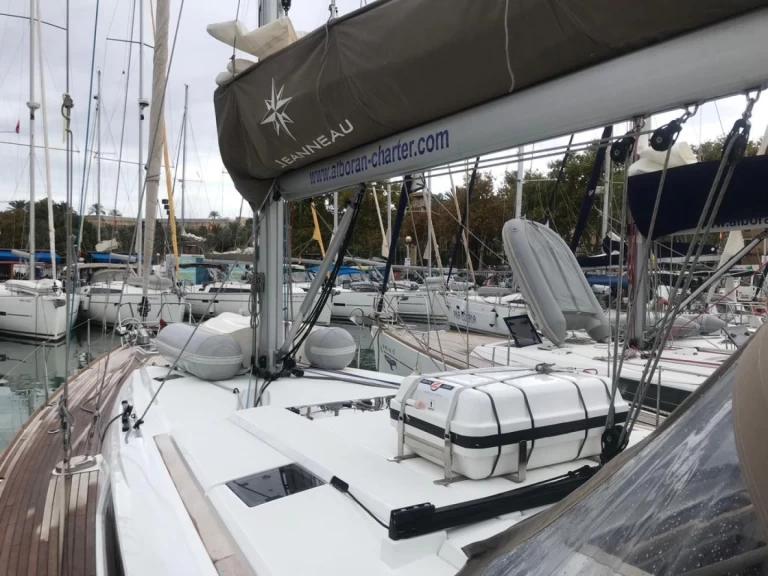 Sailboat rental in Santa Cruz de Tenerife - Jeanneau Sun Odyssey 519