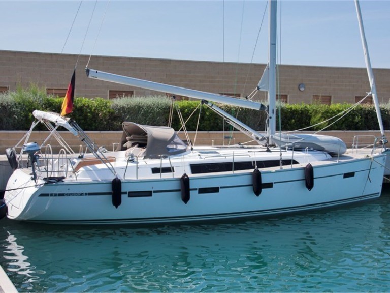 Bareboat Rental Sailboat Bavaria with a boat licence