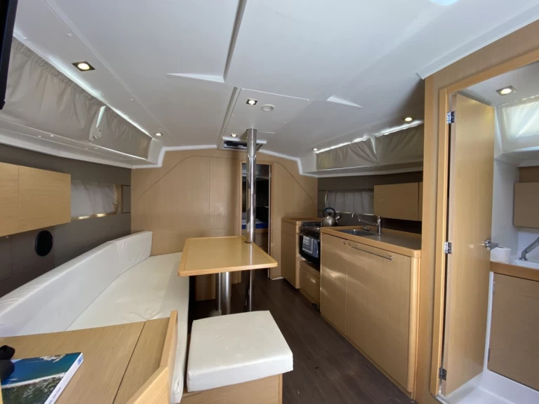 Bénéteau Oceanis 38 in Fethiye on SamBoat