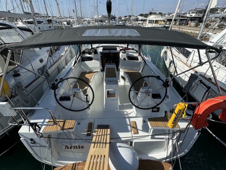 Sailboat rental with or without captain Bénéteau Sukošan