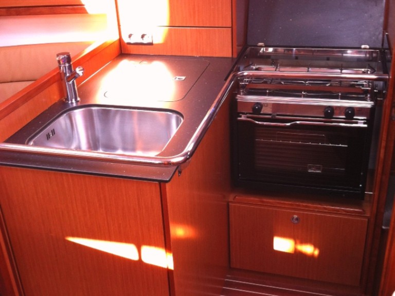 Bavaria Cruiser 32 in Olbia on SamBoat