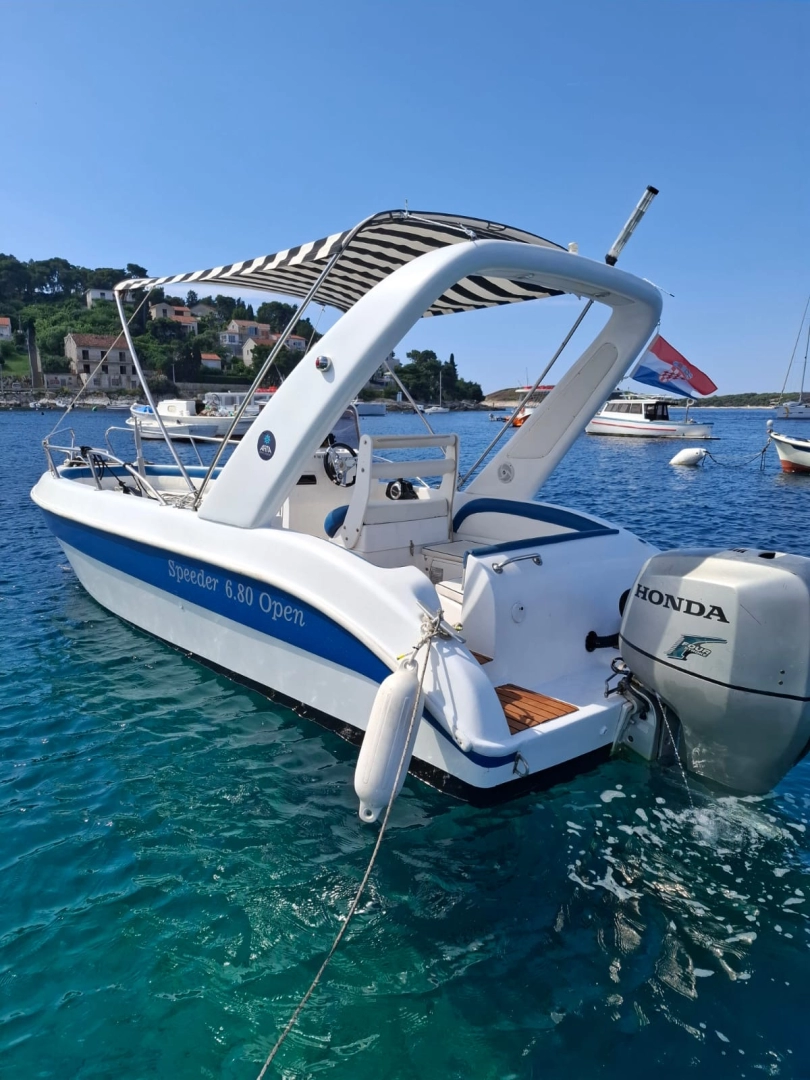 Yacht charter Hvar cheap 680 Open