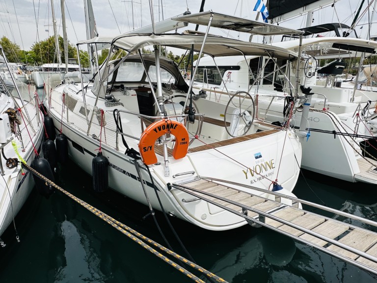 Sailboat for rent Alimos at the best price