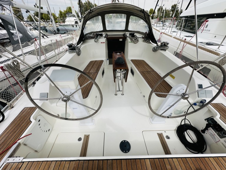 Rent a Bavaria Cruiser 41 Alimos