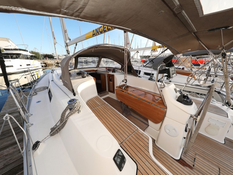 Yacht charter Šibenik cheap Cruiser 33