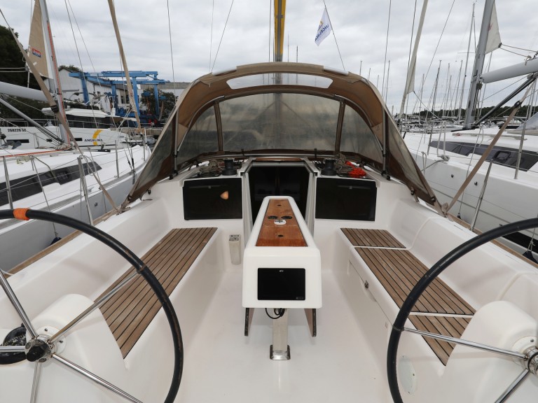 Yacht charter Šibenik cheap Dufour 350 Grand Large