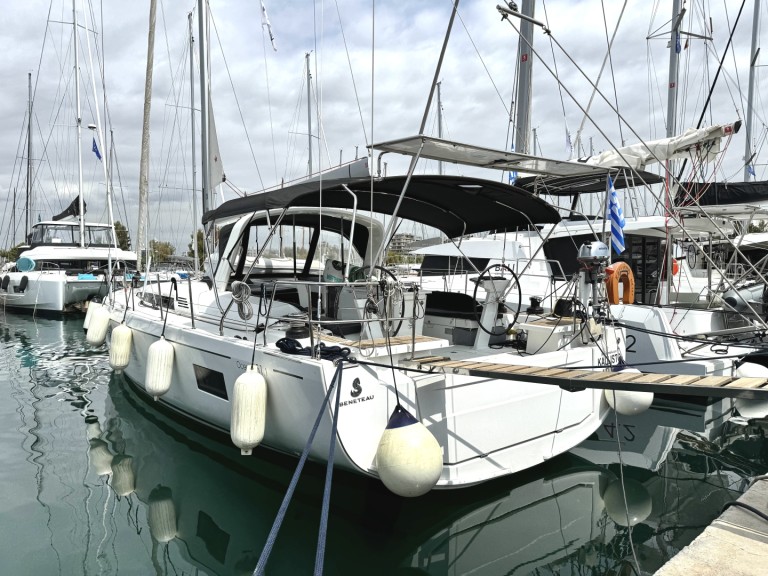 Bénéteau Oceanis 51.1 charter bareboat or captained in  Alimos