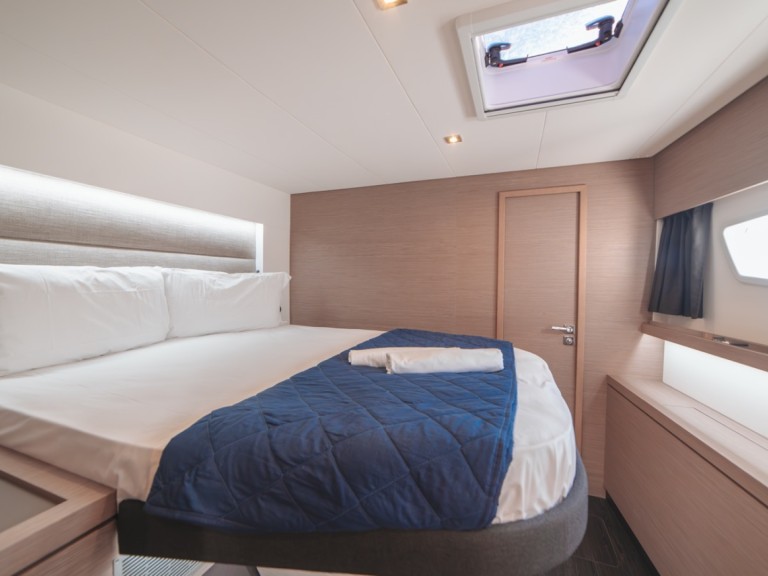 Catamaran for rent Cugnana Verde at the best price