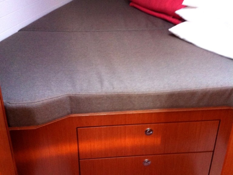 Yacht charter Olbia cheap Cruiser 32