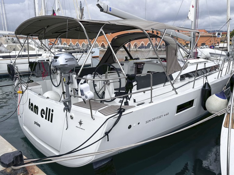 Sailboat for rent Palma de Mallorca at the best price