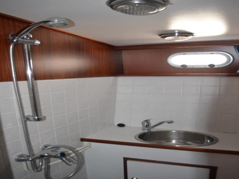 Motorboat rental with or without captain De Drait Drachten