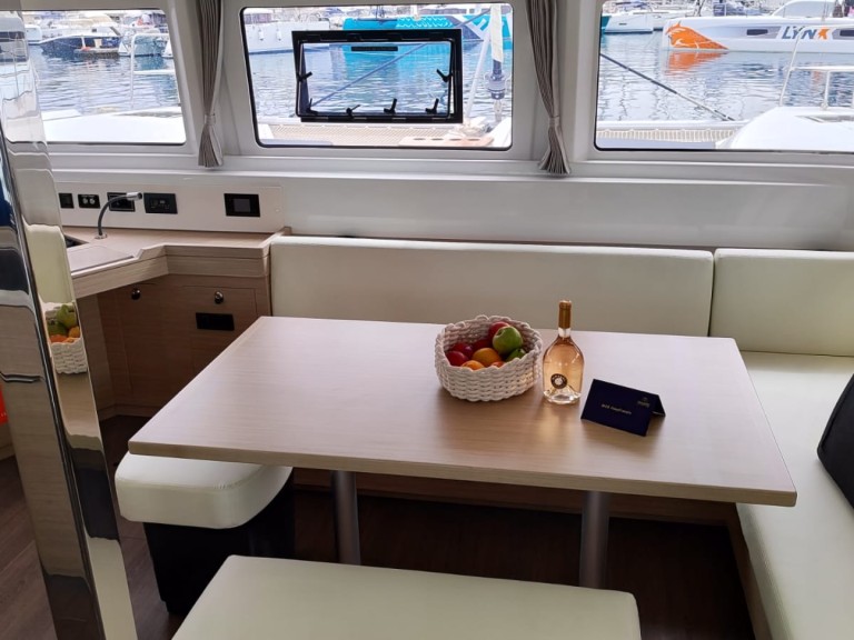 Boat rental Lagoon Lagoon 46 in Lávrio on Samboat