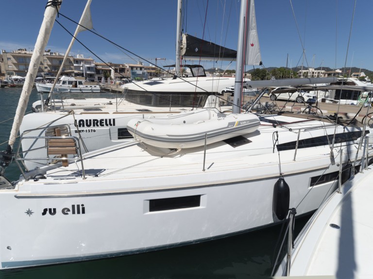 Rent a Jeanneau Sun Odyssey 410 Portocolom