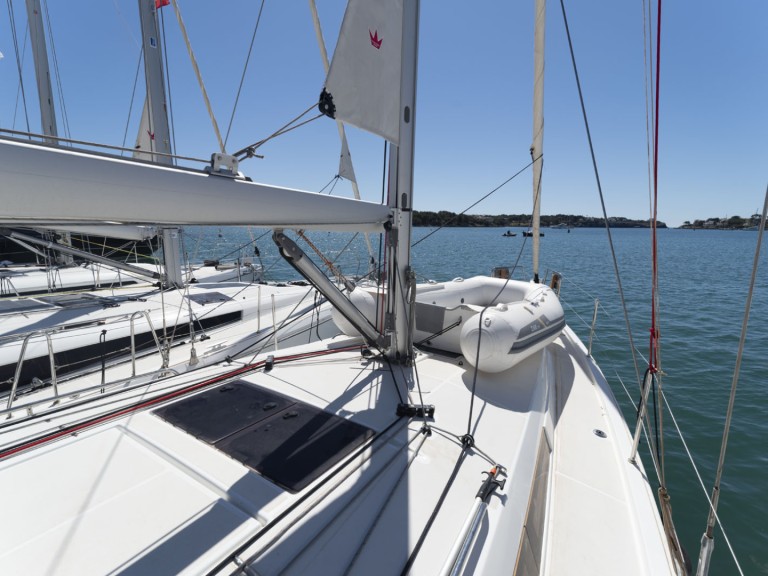 Yacht charter Portocolom cheap Sun Odyssey 410