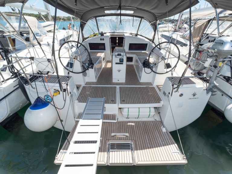 Jeanneau Sun Odyssey 440 in Portocolom on SamBoat