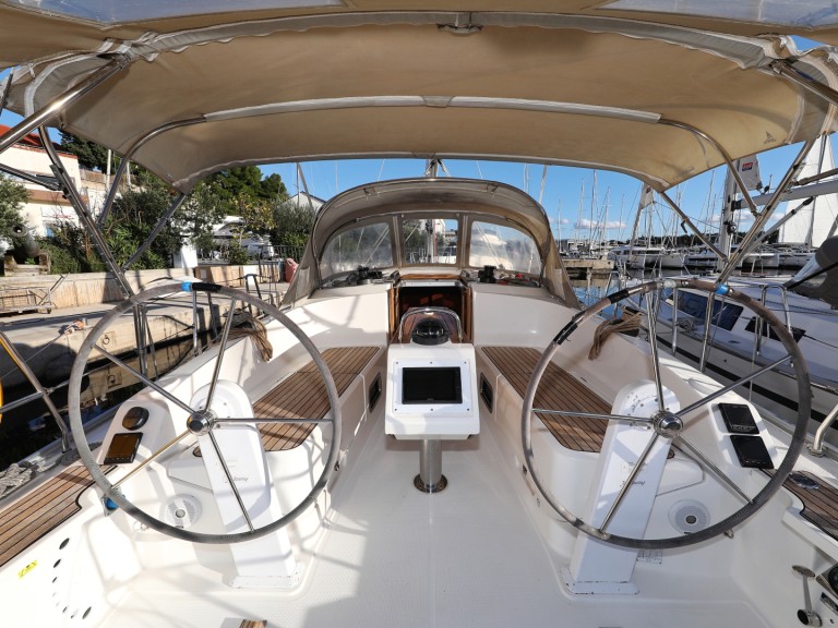 Sailboat for rent Šibenik at the best price