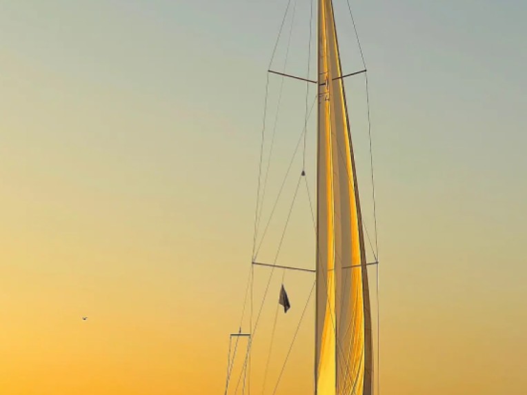 Sailboat for rent Alimos at the best price
