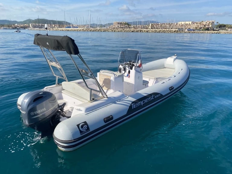 Bareboat Rental RIB Capelli with a boat licence