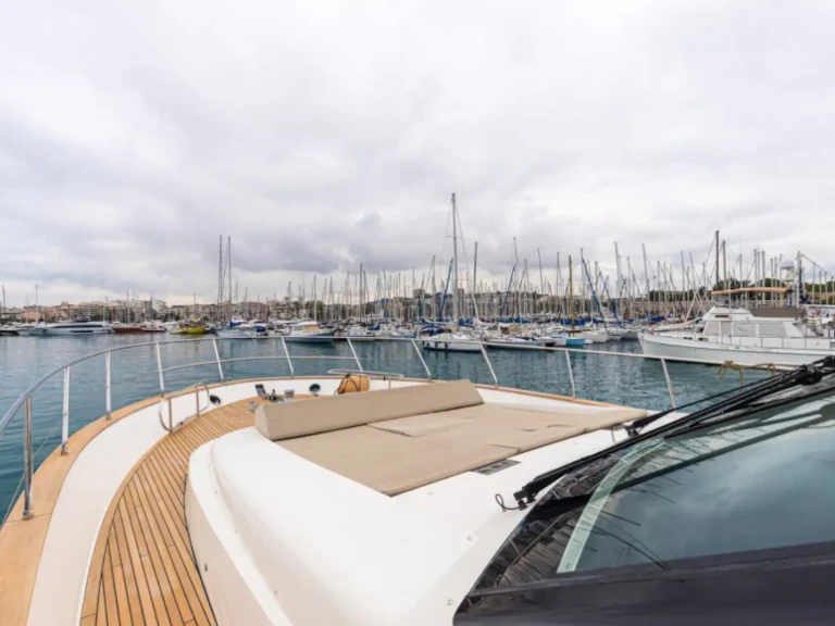 Rent a Guy Couach Guy Couach 2300 Antibes