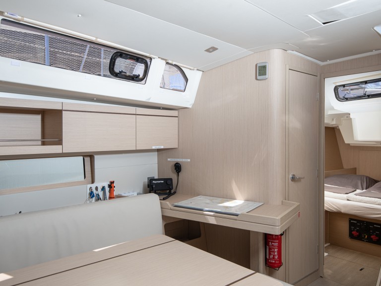 Sailboat rental with or without captain Bénéteau Pomer