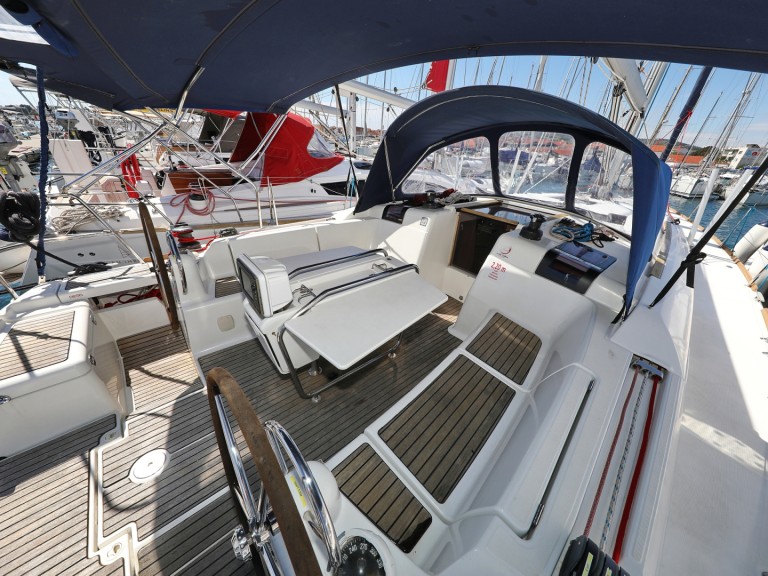 Sailboat for rent Šibenik at the best price