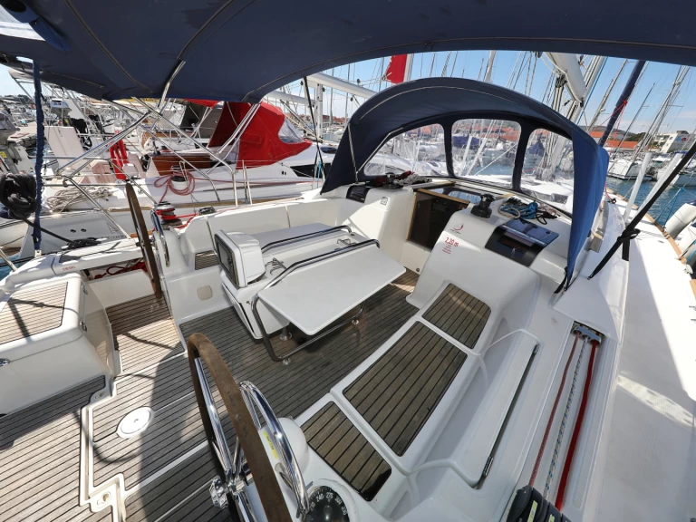 Sailboat for rent Šibenik at the best price